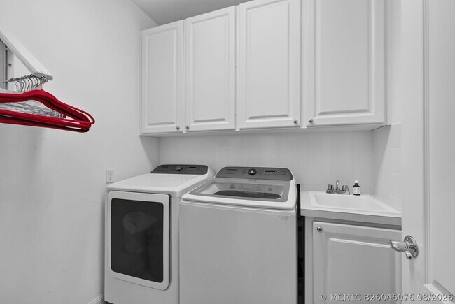 Building Photo - 213 Barcelona Dr