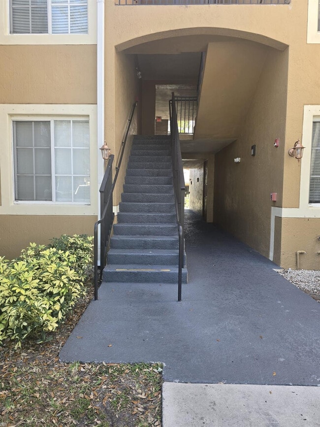 Building Photo - 7970 N Nob Hill Rd