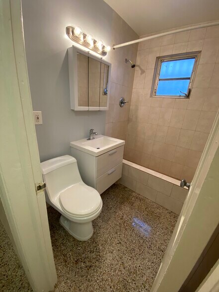 Building Photo - 2024 Taylor St