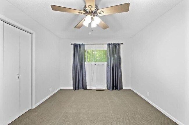Building Photo - 4717 Brentwood Dr