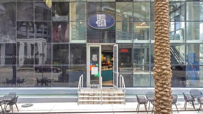 Building Photo - 1300 Brickell Bay Dr