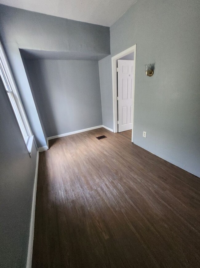 Building Photo - 3 bedroom single family home