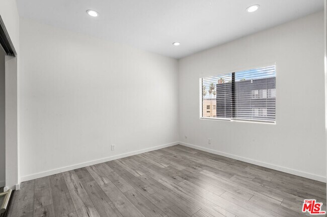Building Photo - 424 Westmoreland Ave