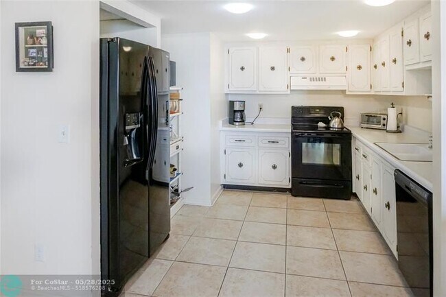 Building Photo - 2800 N Ocean Dr