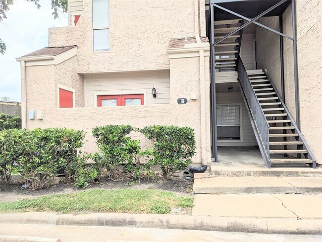Primary Photo - 10855 Meadowglen Ln
