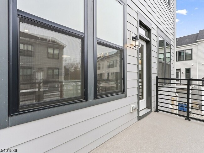 Building Photo - 715 Parker Blvd