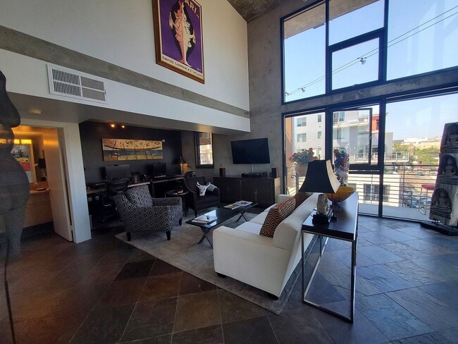 Building Photo - Downtown Loft living in Little Italy