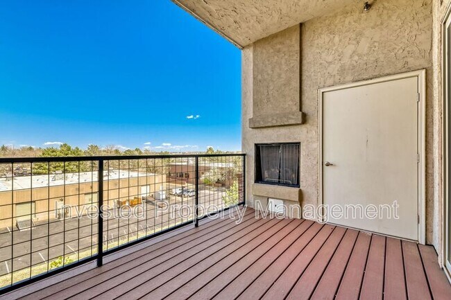 Building Photo - 305 Inverness Way S