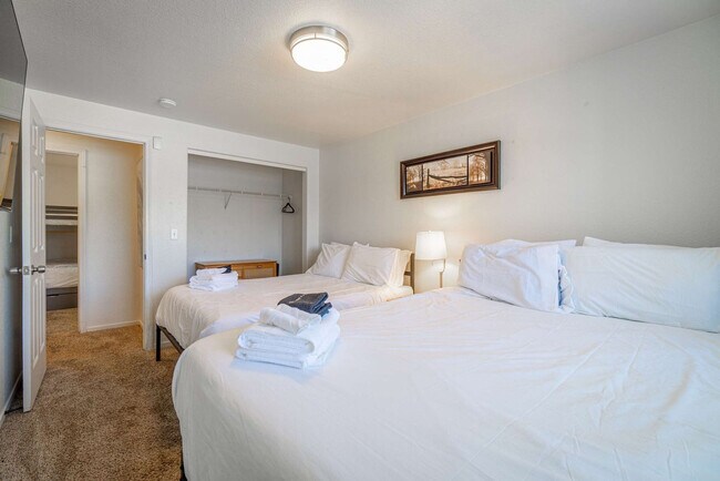Building Photo - 1550 Carousel Ct