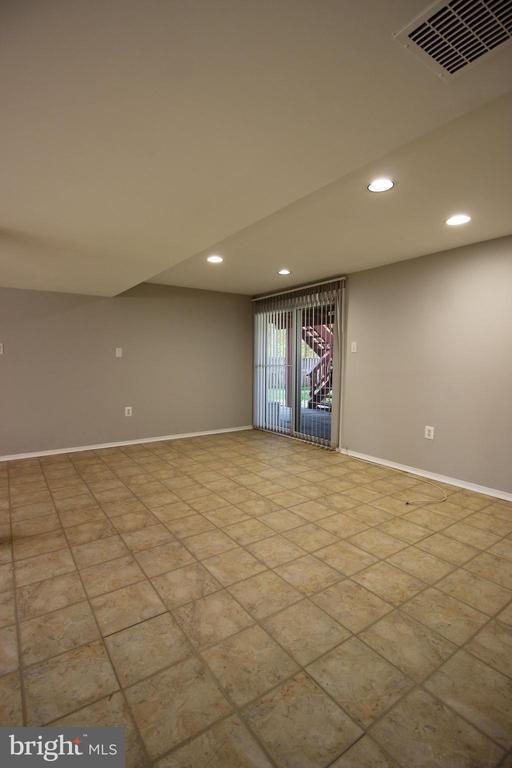 Building Photo - 102 Yeonas Dr SE