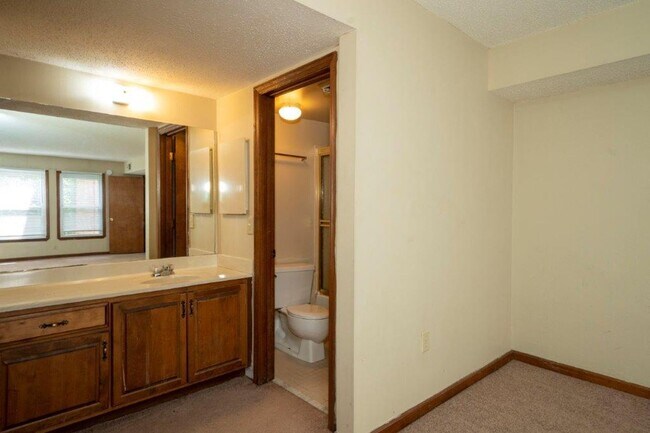 Building Photo - Deerfield Condominiums