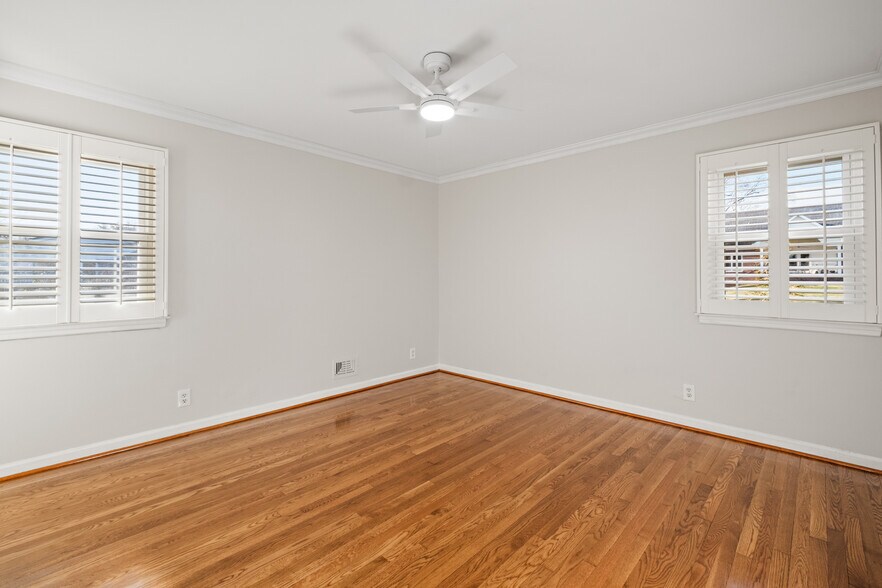 Building Photo - 318 Castleview Dr