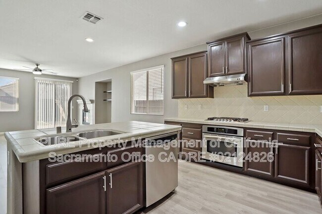 Building Photo - 1518 Sandmark Dr