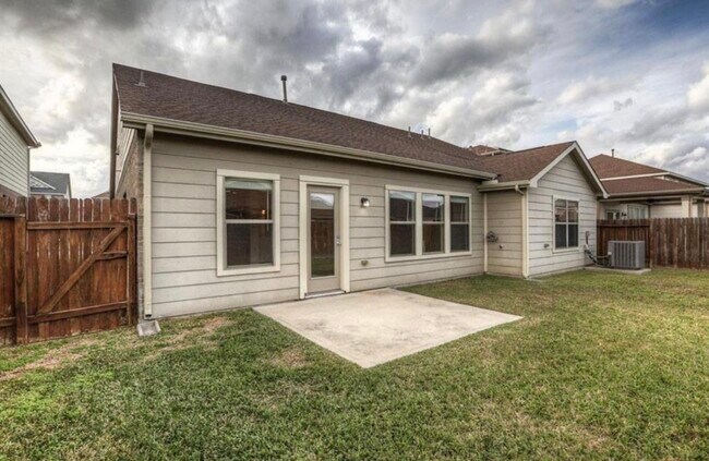 Building Photo - 29610 Legends Glen Dr