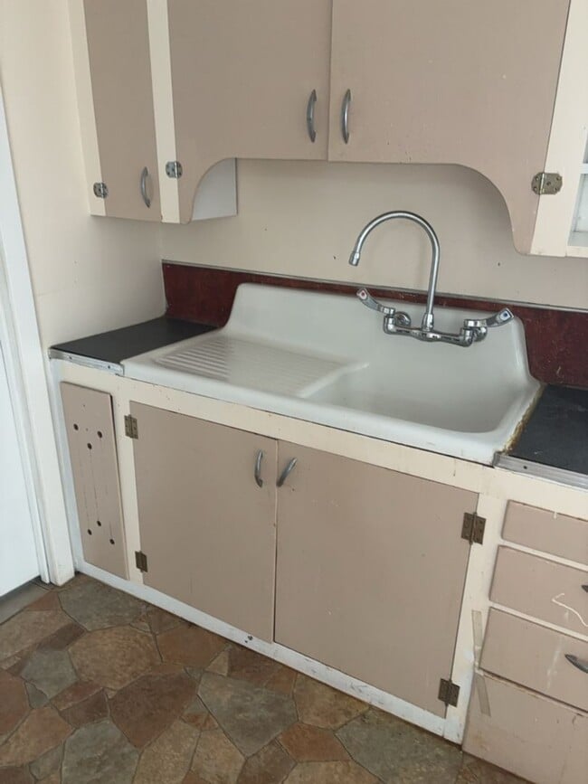 Building Photo - Charming Lower Rattlesnake Home