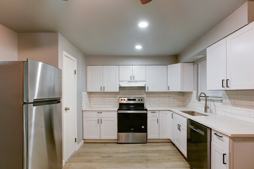 Building Photo - 1806 W 21st Ave