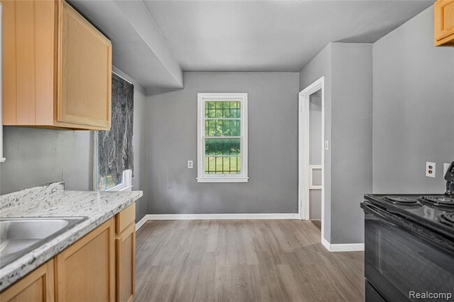 Building Photo - 1034 E Bundy Ave