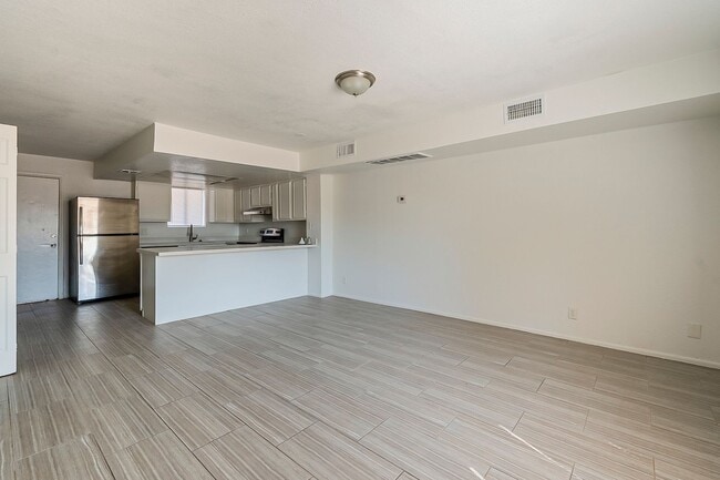 Building Photo - 5869 N 59th Dr