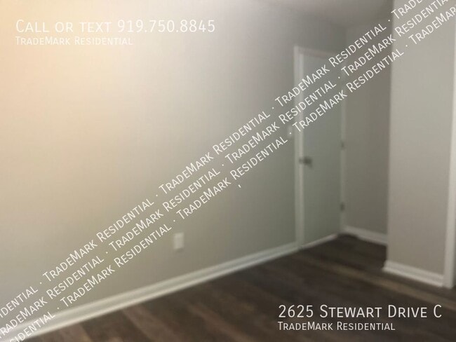 Building Photo - 2625 Stewart Dr