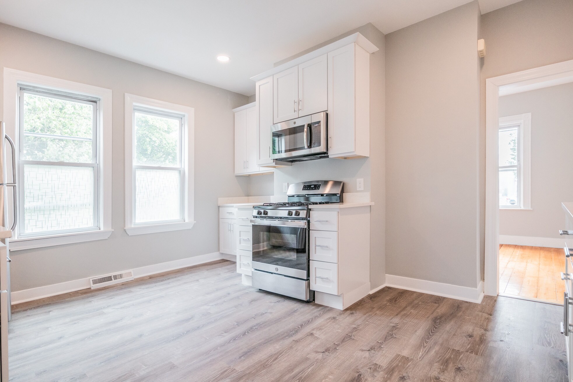 Building Photo - 16 Rossmore Rd