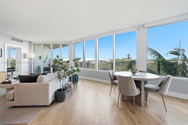 Building Photo - 2155 Washington Ct