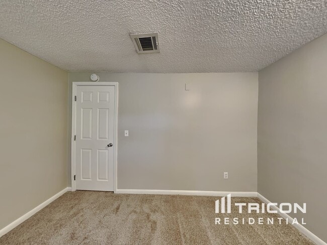 Building Photo - 2846 Tanglewood Blvd