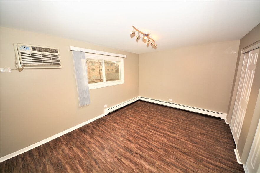 Building Photo - 9422 S 78th Ct