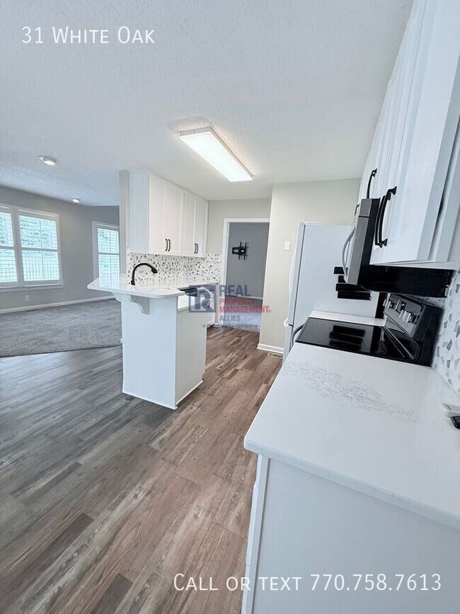 Building Photo - 31 White Oak Dr SE