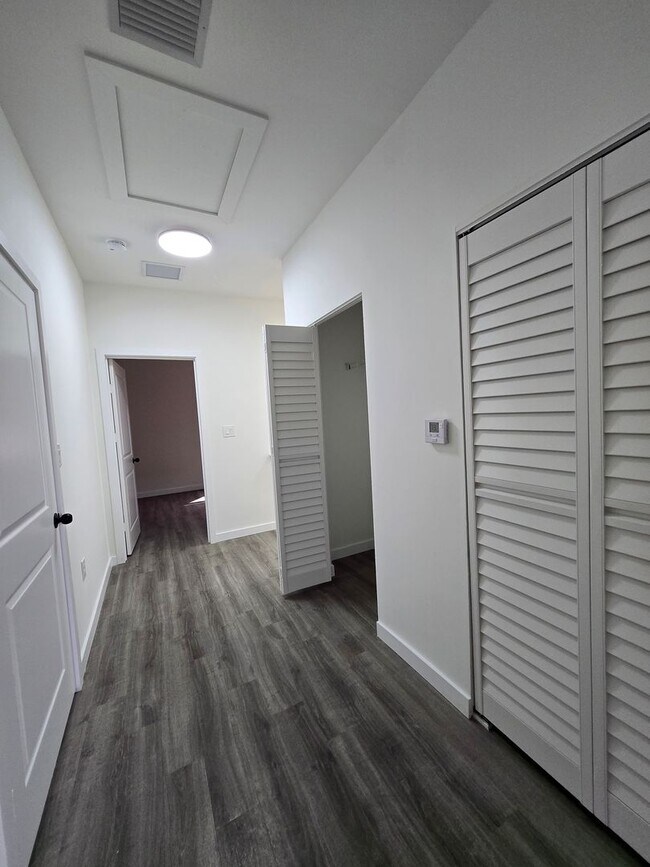 Building Photo - Eagle Trace Townhomes | 3BR/3.5BA | 2.3 Miles to UF– New Construction