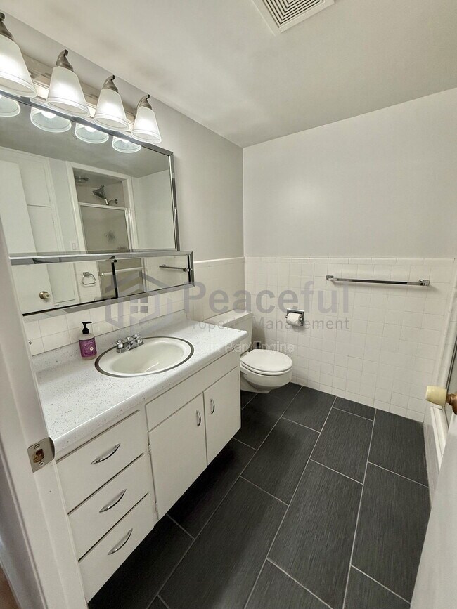 Building Photo - 515 S 1000 E