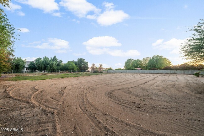 Building Photo - 17707 E Karsten Dr