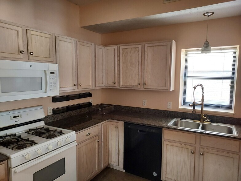 Building Photo - 11014 Detroit Ave