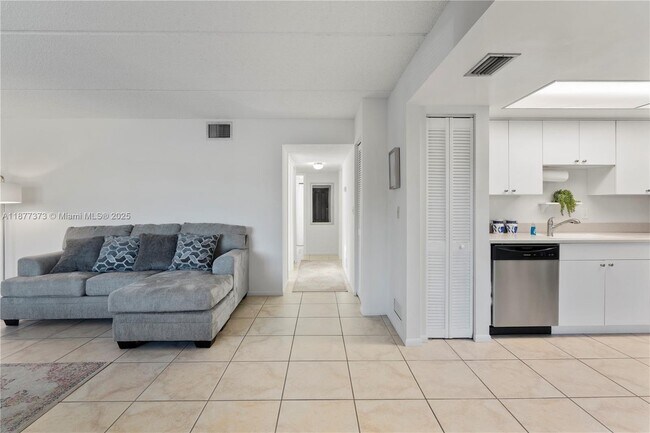 Building Photo - 1145 N Shannon Ave