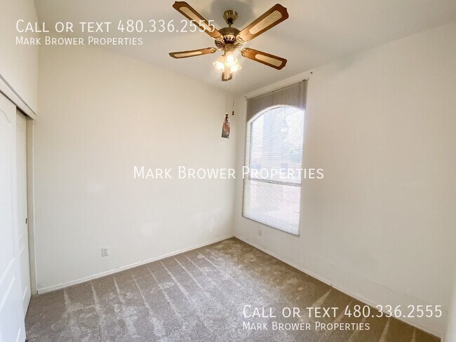 Building Photo - 3918 E Juanita Ave
