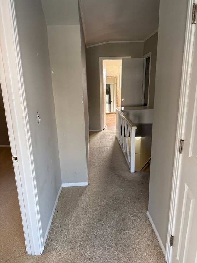 Building Photo - 2 Bedroom 2 Bath