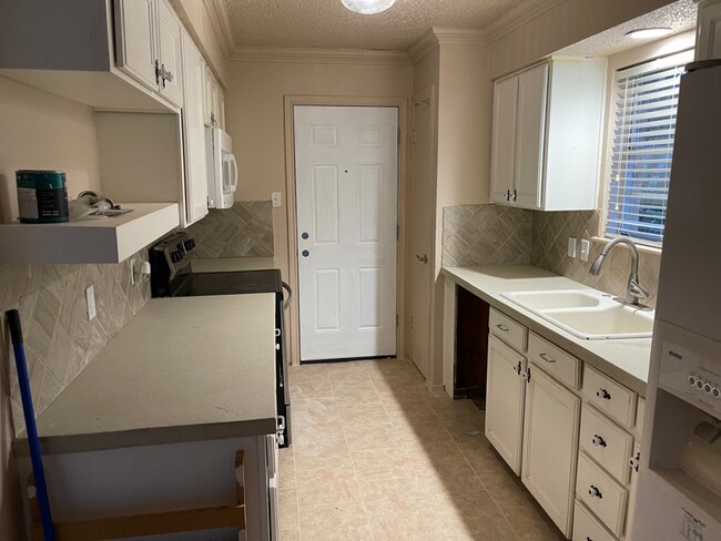 Building Photo - 1112 Autumn Oak Dr