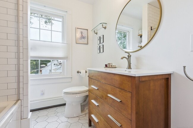 Building Photo - 24 Warren Ave