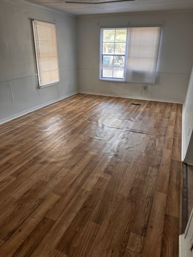 Building Photo - 3-Bedroom 2-Bath Home w/ Screened in Porch in Niceville