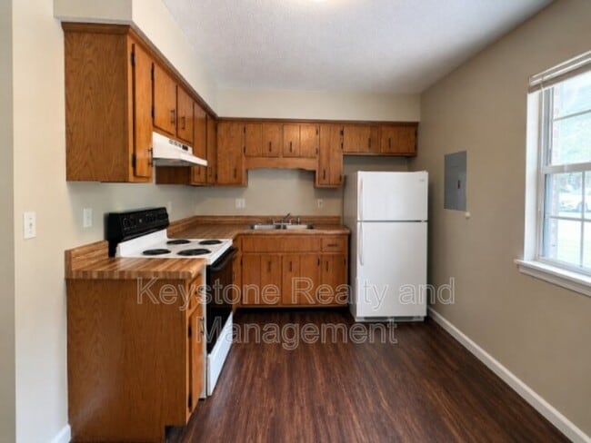 Building Photo - 1375 Thompsonville Ln
