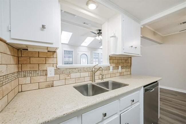 Building Photo - 433 Sunset Dr