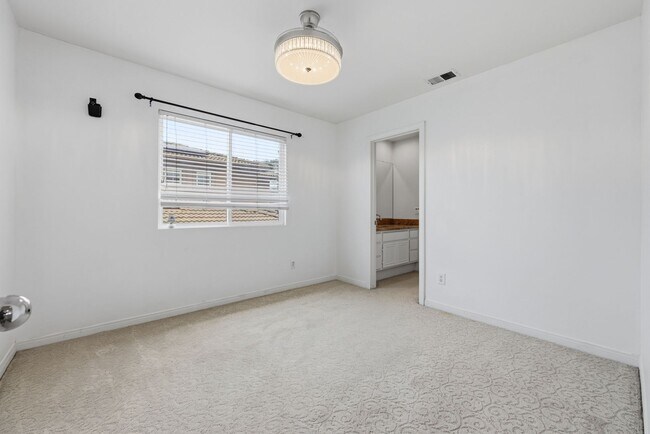 Building Photo - 46145 Via La Colorada