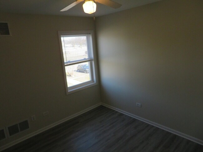 Building Photo - 118 N 12th Ave