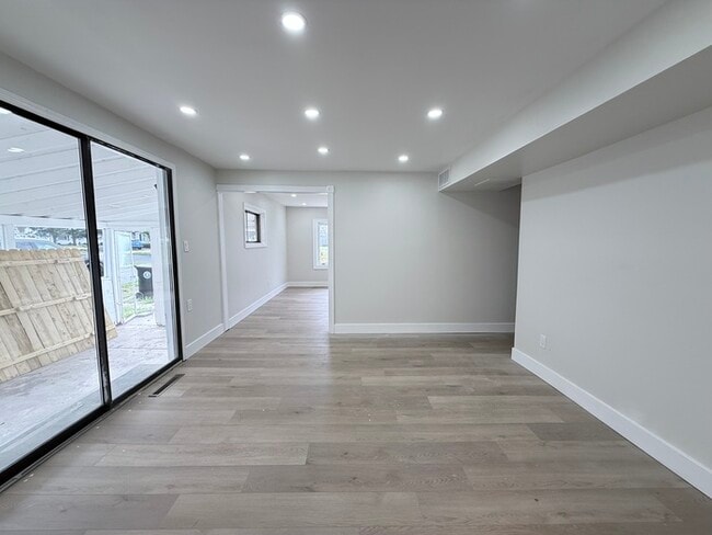 Building Photo - 315 Park Ave