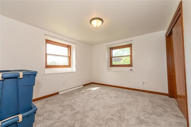 Building Photo - 2 Bed 1.5 Bath Townhome