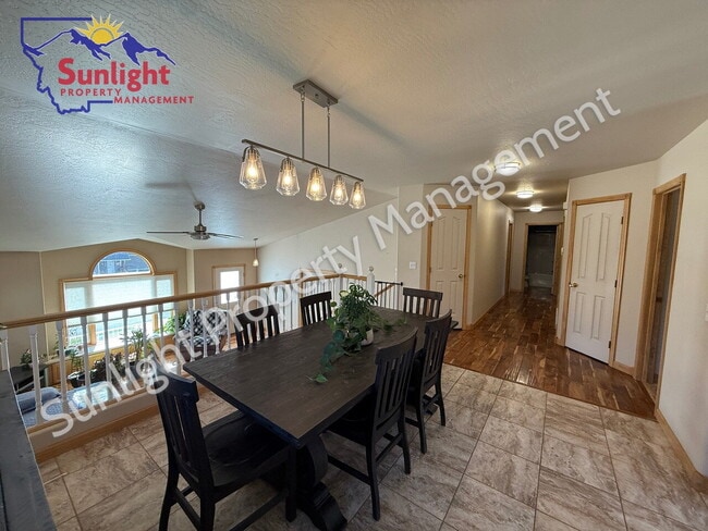 Building Photo - Spacious 5 Bed, 3 Bath Home with Triple Ga...