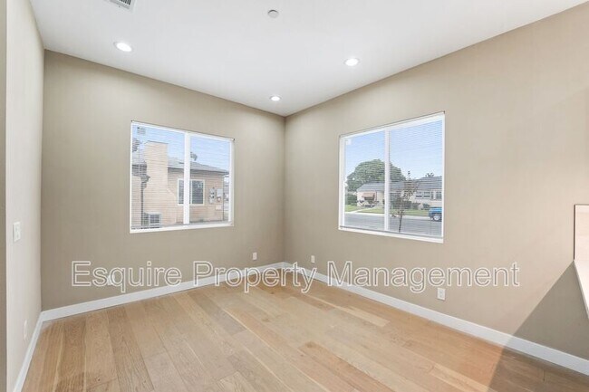 Building Photo - 549 Carty Dr