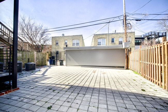 Building Photo - 911 Monroe St NW