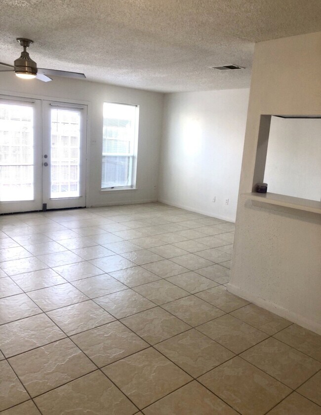 Building Photo - 6456 Kentwick Dr