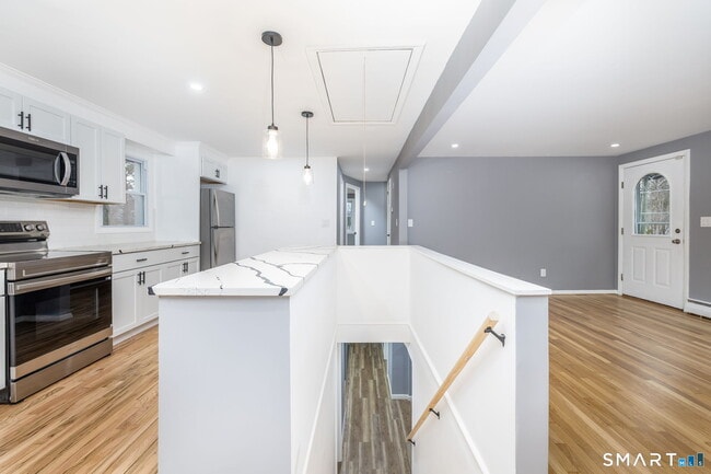 Building Photo - 555 Graham Rd