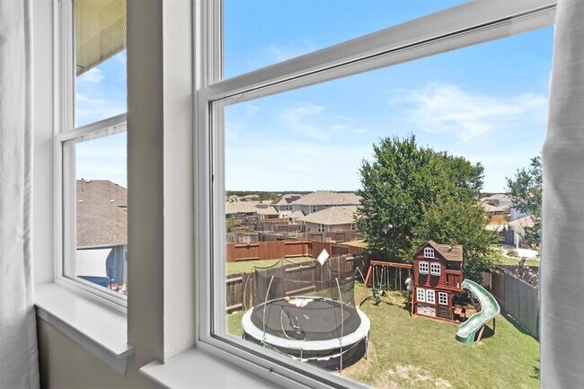 Building Photo - 324 Gaida Loop